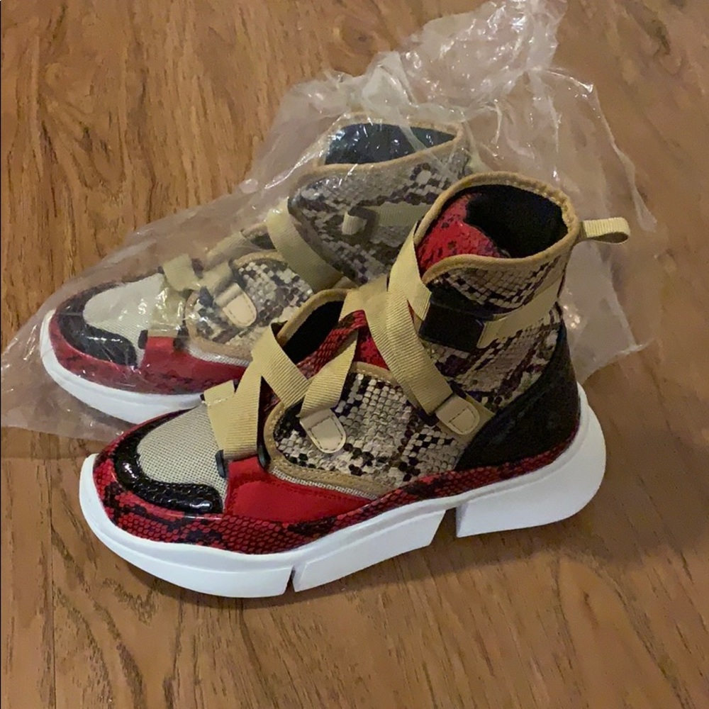 Women’s Sneakers